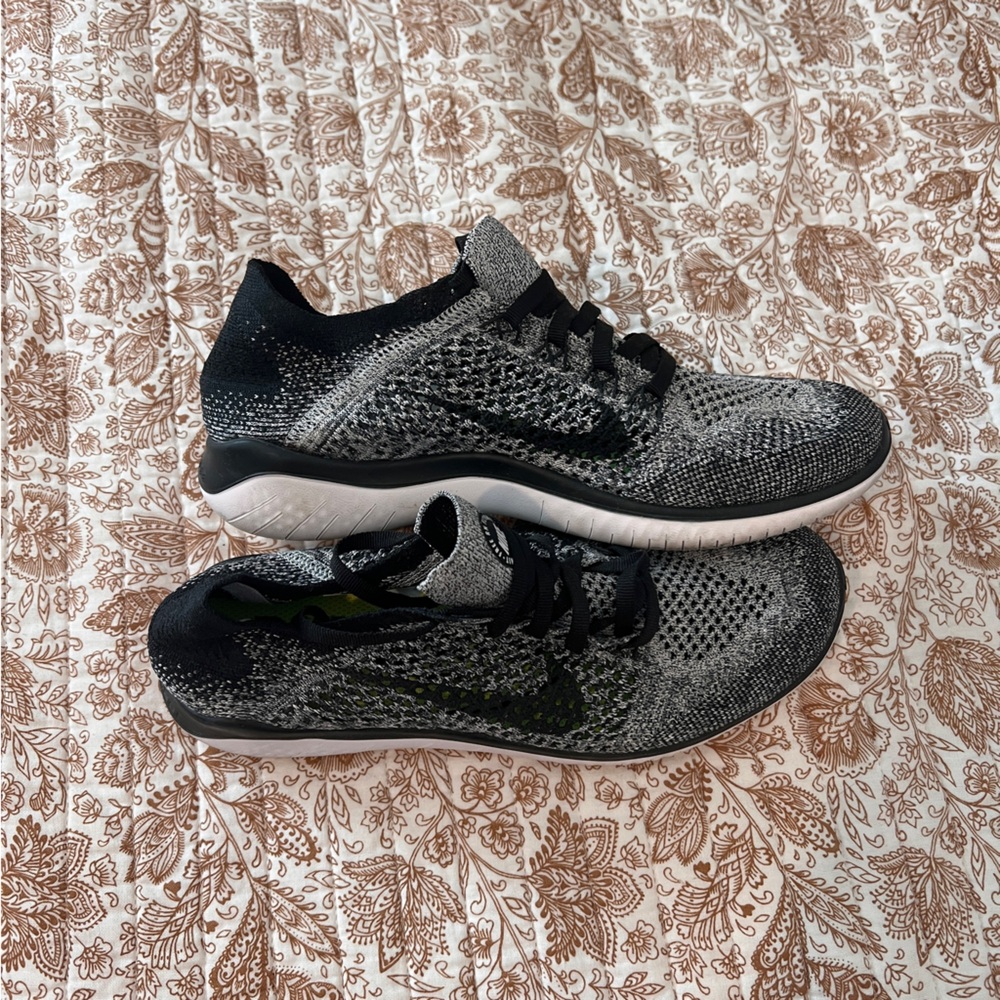 Nike Women's Black and Gray Knit Sneakers